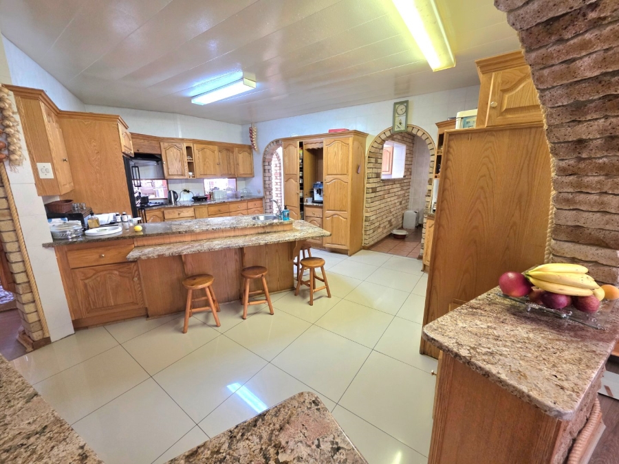 5 Bedroom Property for Sale in La Provance Free State